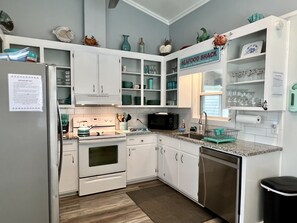 雪櫃、微波爐、焗爐、爐具