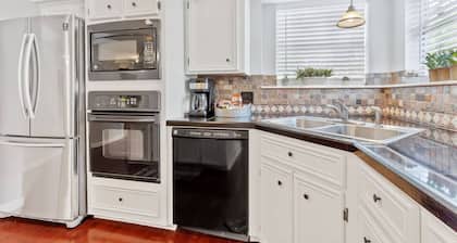 Family Home in the  Heart of  The Woodlands