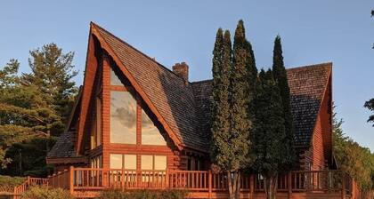 Rapid River Rustic Lodge, with plenty of space!