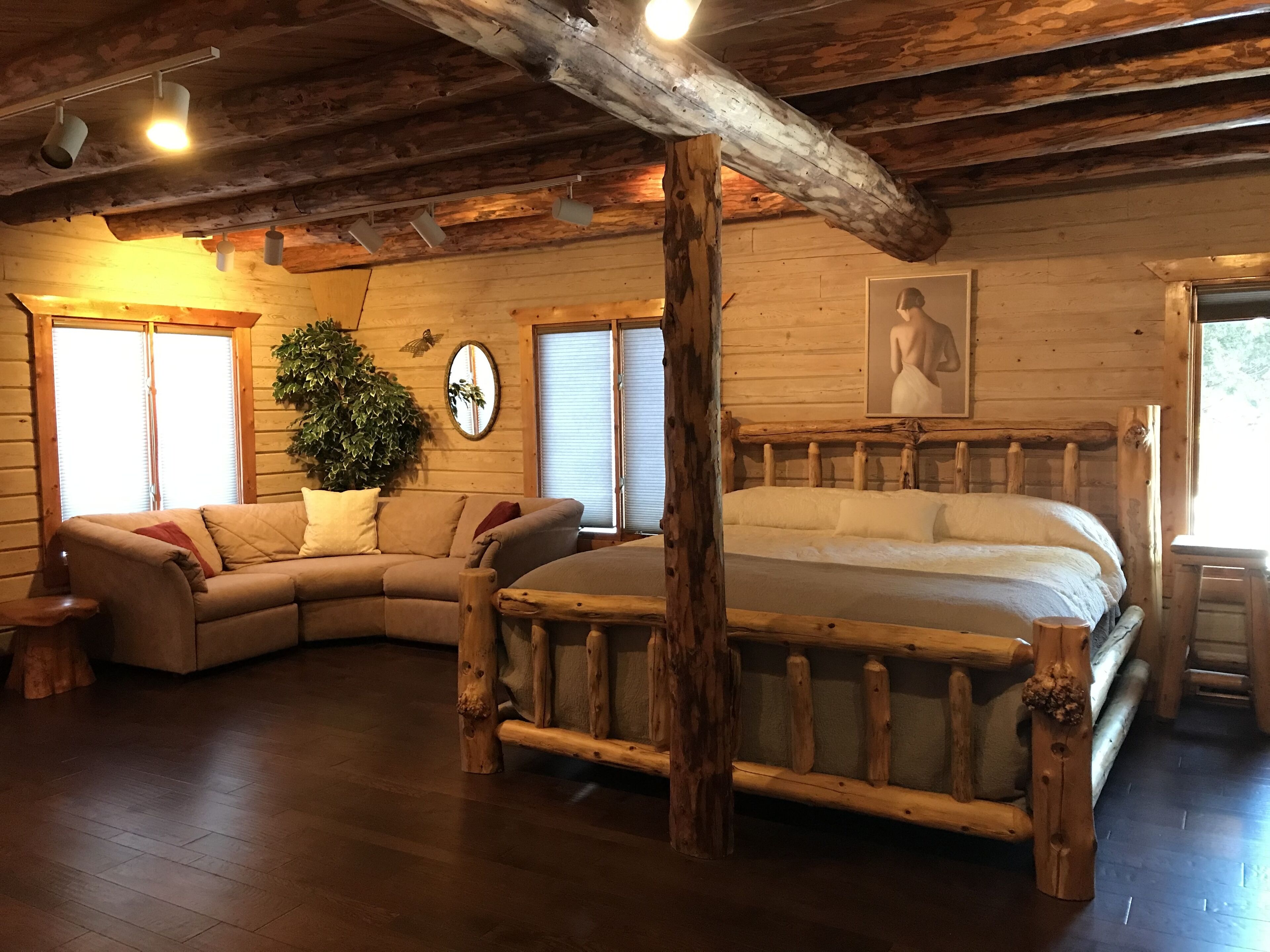 4 bedrooms, travel crib, WiFi, bed sheets