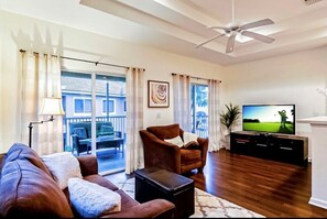Smart TV, videogames, DVD player, mesa de pingue-pongue