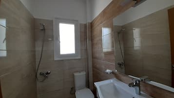 吹风机、毛巾、肥皂、洗发水