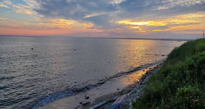 Breakwater Village, Coastal Cottage w/access to a private beach