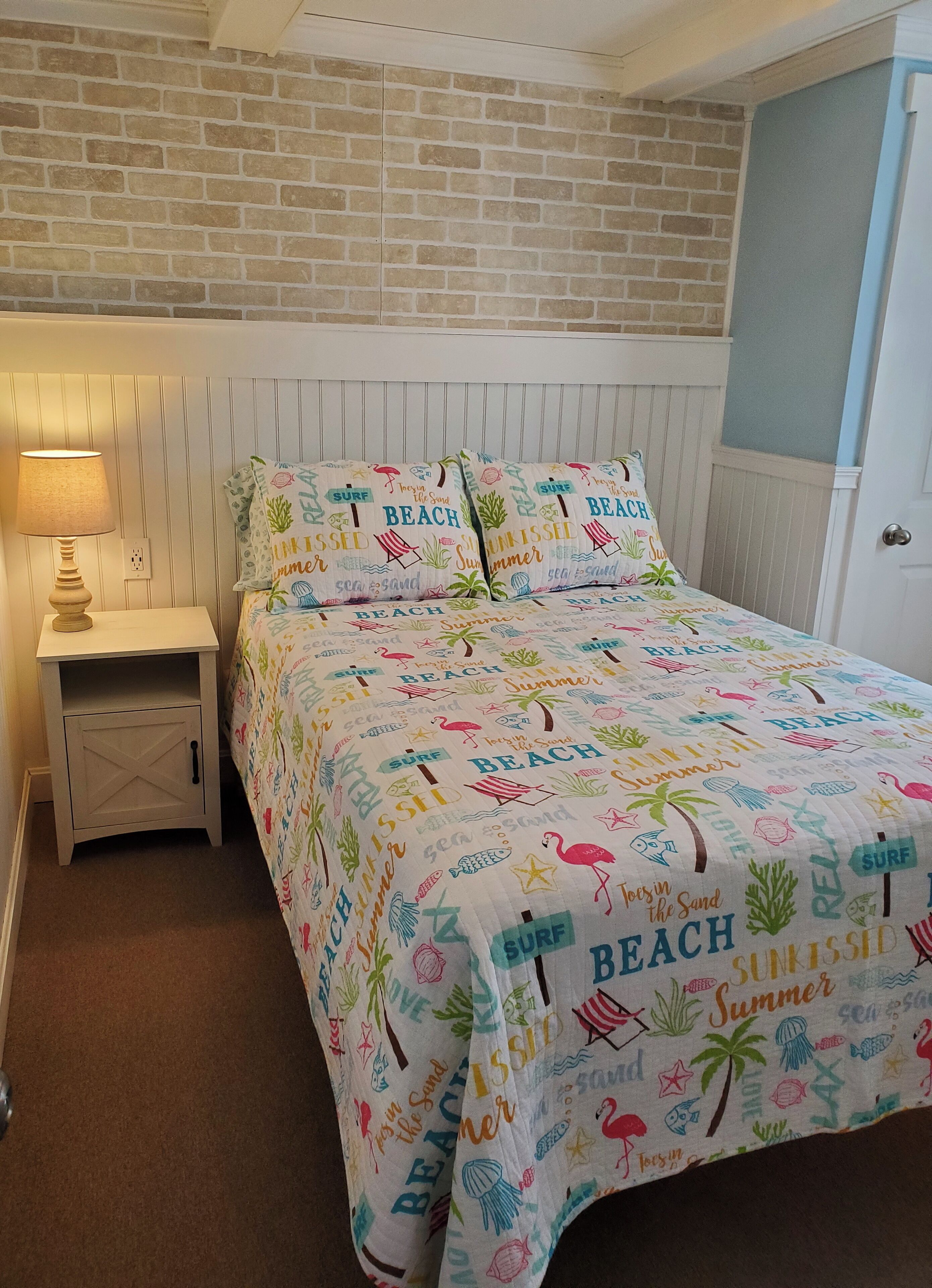 2 室のベッドルーム、WiFi (無料)、ベッドシーツ