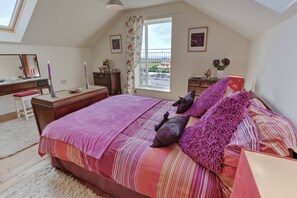 3 soverom, strykejern/-brett, wi-fi og sengetøy