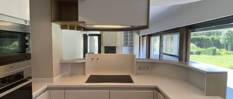 Microwave, oven, dishwasher, coffee/tea maker