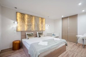 4 bedrooms, in-room safe, desk, iron/ironing board - Onyx LOFT Designer Apartment with balcony (Budapest)