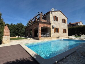 Piscine extérieure, piscine chauffée