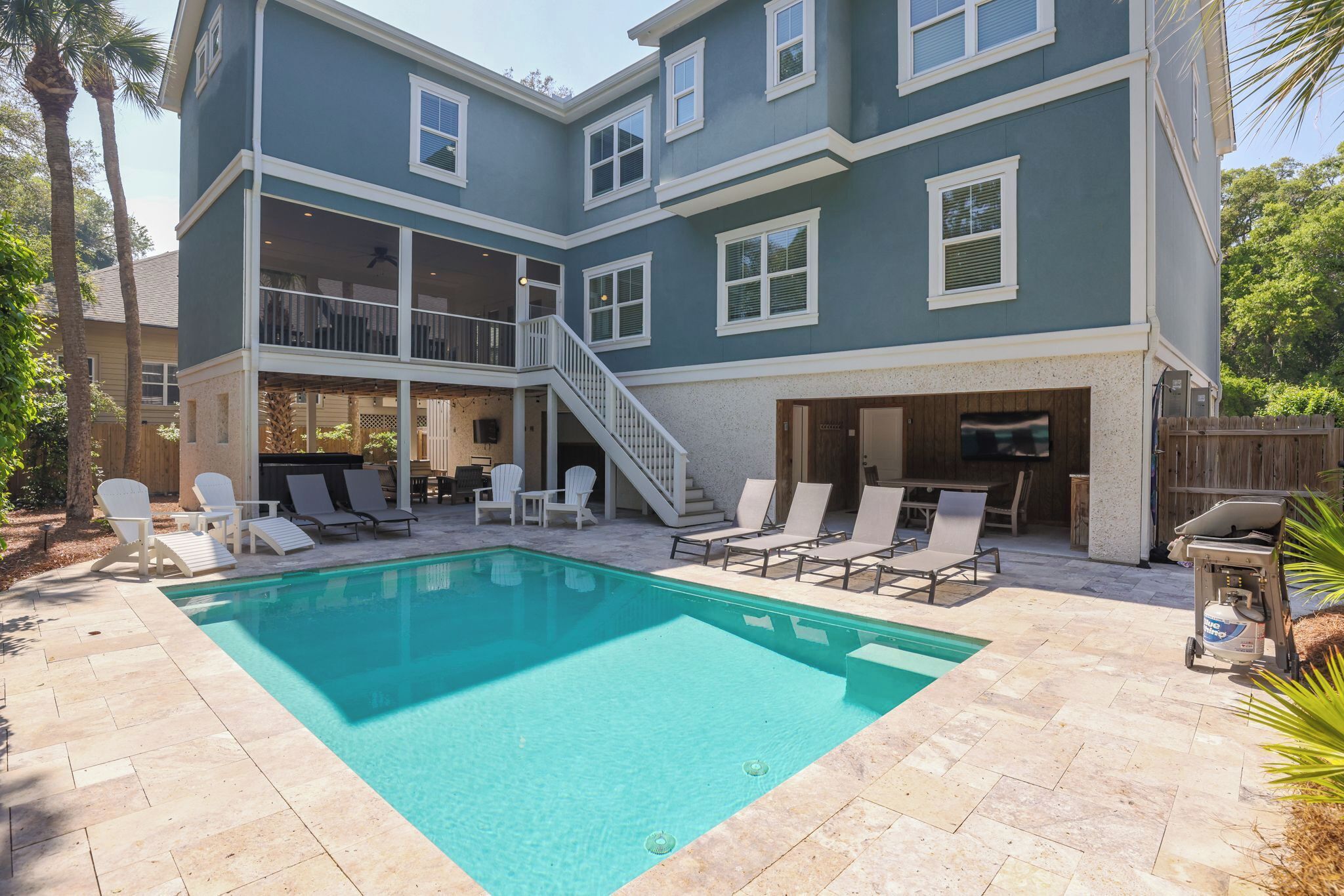 Outdoor pool, a heated pool