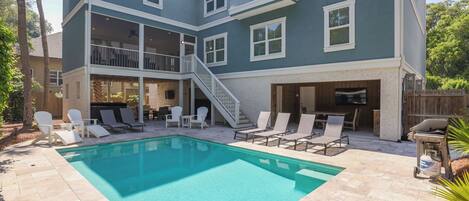 Outdoor pool, a heated pool