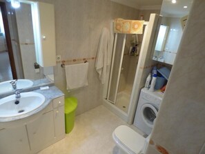 Dusche, Handtücher, Seife, Toilettenpapier