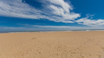 Plage à proximité, chaises longues