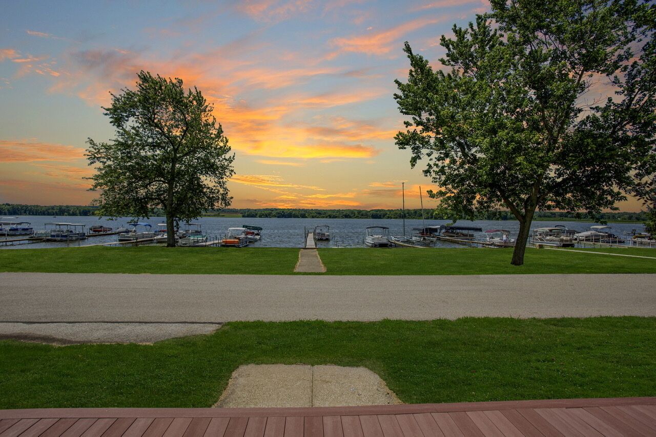 Lakefront home on Chippewa Lake OH.  Includes kayaks and paddle boards (SUPs).