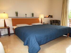 5 quartos, escrivaninha, quartos à prova de som