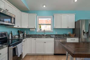 Microondas, horno, parrilla de estufa y lavavajillas 