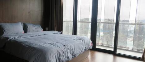 2 多间卧室、免费 WiFi