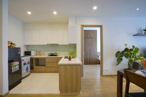 Kjøleskap og mikrobølgeovn