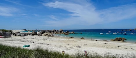 Una spiaggia nelle vicinanze, pesca