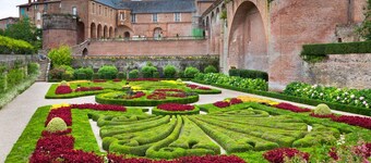 Charming apartment overlooking the river.