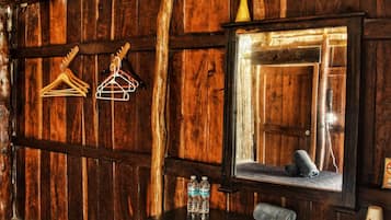 Cabin trăng mật | Két bảo mật tại phòng, truy cập Internet không dây miễn phí