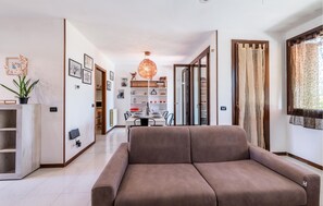 Smart TV - Nice home in Desenzano del Garda (Desenzano del Garda)