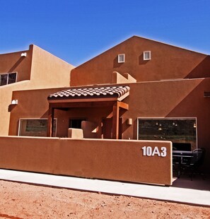 Exterior - Beautiful Townhome adjacent to the Pool and Hotub (Moab)