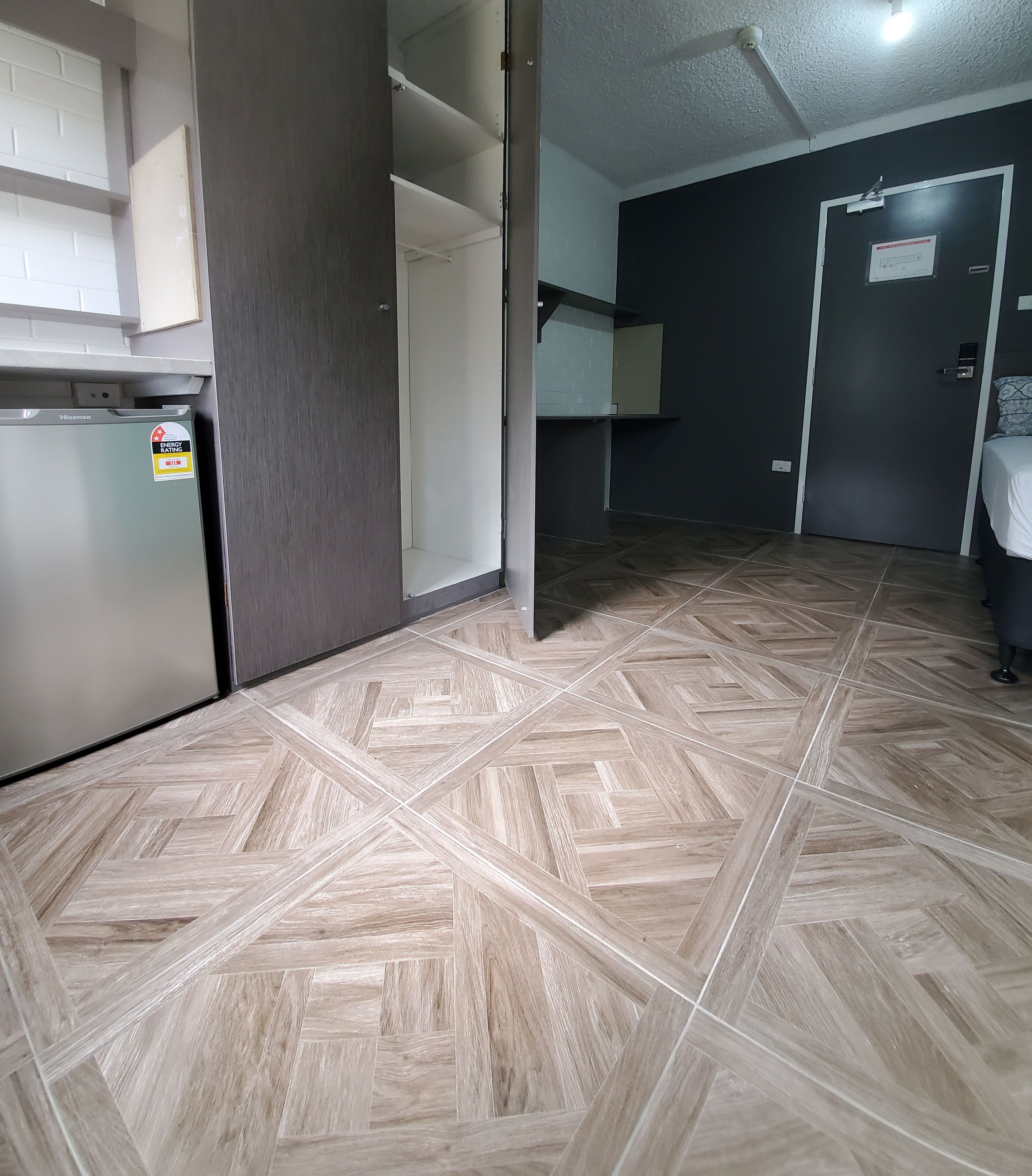 Deluxe Studio Suite, 1 Double Bed, Kitchenette, Garden View | Minibar, individually decorated, individually furnished, desk