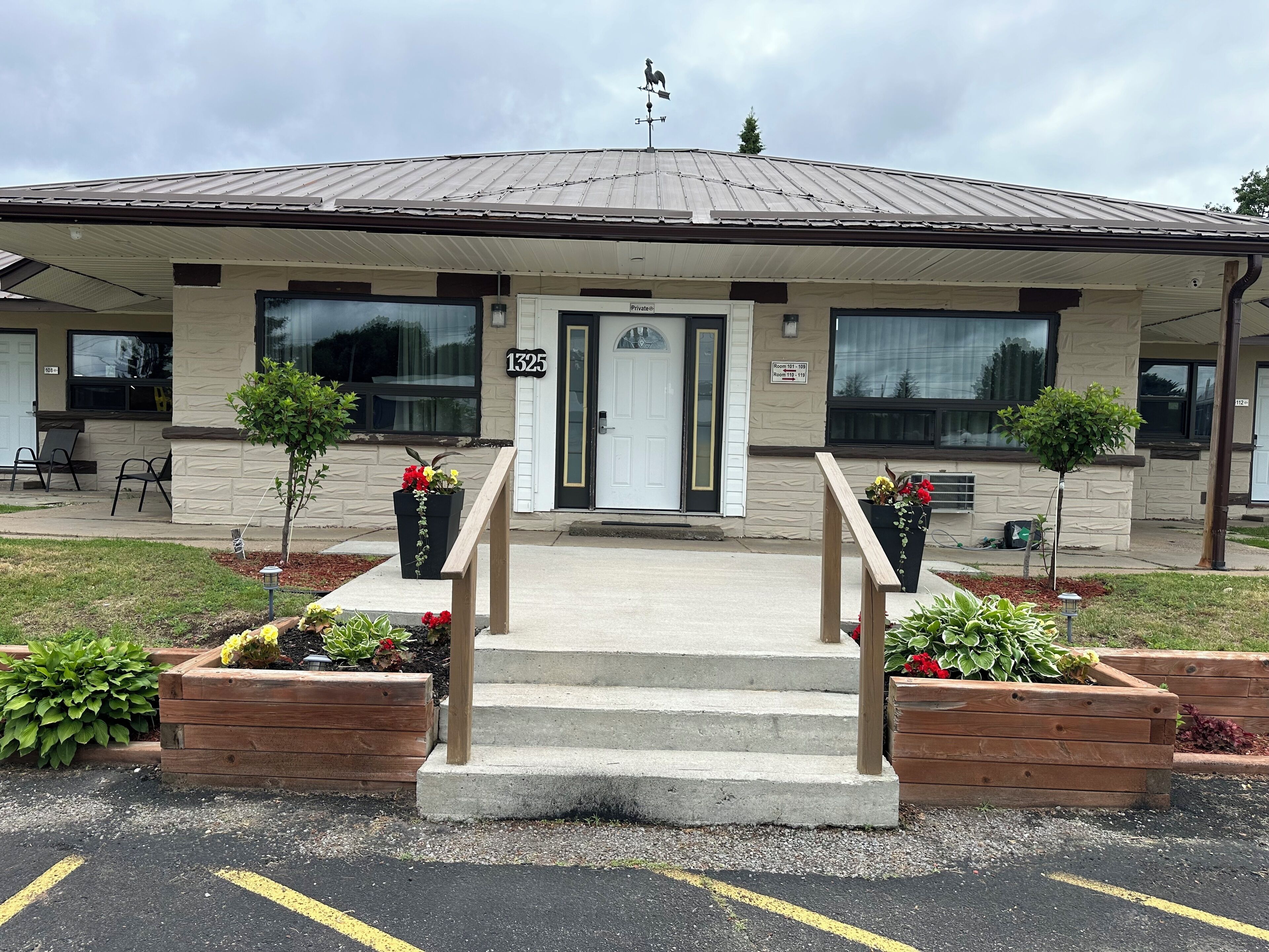 숙박 시설 정면