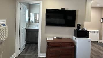 Chambre de base double, 2 grands lits | Cuisine privée | Réfrigérateur, four à micro-ondes