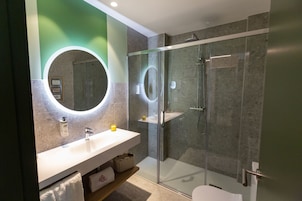 Standard Single Room, Mountain View, Garden Area | Bathroom | Shower, rainfall showerhead, free toiletries, hair dryer
