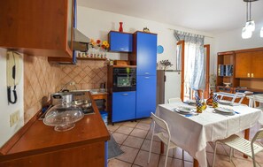 Fridge, stovetop, coffee/tea maker, cookware/dishes/utensils - 3 bedroom pet friendly home in Marina di Modica (Marina di Modica)