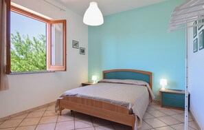 3 bedrooms, travel crib