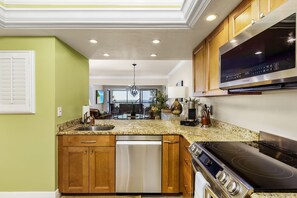 Fridge, oven, stovetop, dishwasher