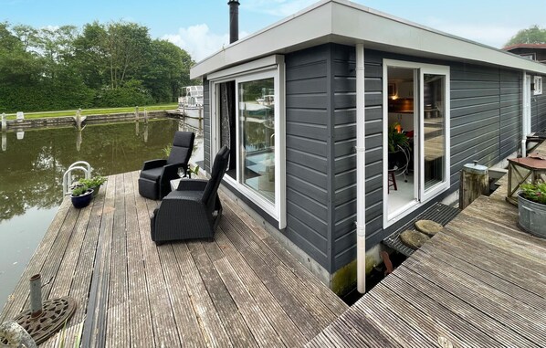 Terrace/patio - Amazing ship in Winsum with WiFi (Winsum)