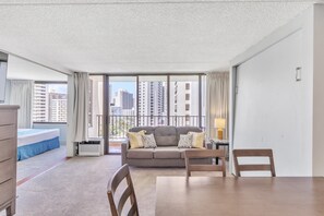 Interior - Tower 2 Suite 1208 -QQE by Koko Resort Vacation Rentals (Honolulu)