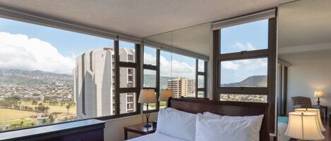 1 habitación, tabla de planchar con plancha, internet y ropa de cama