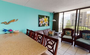 Interior - Deluxe Condo Near Waikiki Beach - Free Parking (Honolulu)