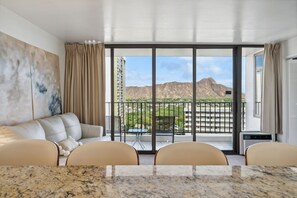 Interior - Tower 1 Suite 3007 - QQS by Koko Resort Vacation Rentals (Honolulu)