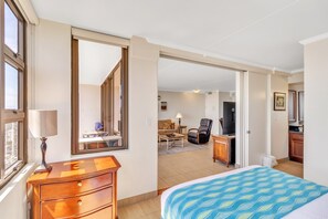1 chambre, fer et planche à repasser, accès à Internet, literie fournie