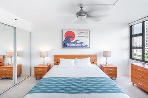 1 bedroom, iron/ironing board, Internet, bed sheets - Deluxe Garden View Waikiki Banyan, Free Parking (Honolulu)