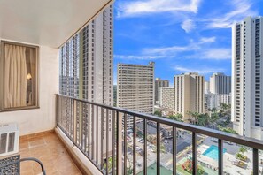Property grounds - 19th Floor Condo with Lanai & Sea Views - FREE Parking! by Koko Resort Vacation Rentals (Honolulu)