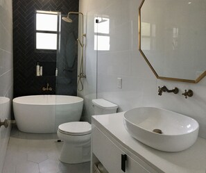 Combined shower/tub, hair dryer, towels, soap