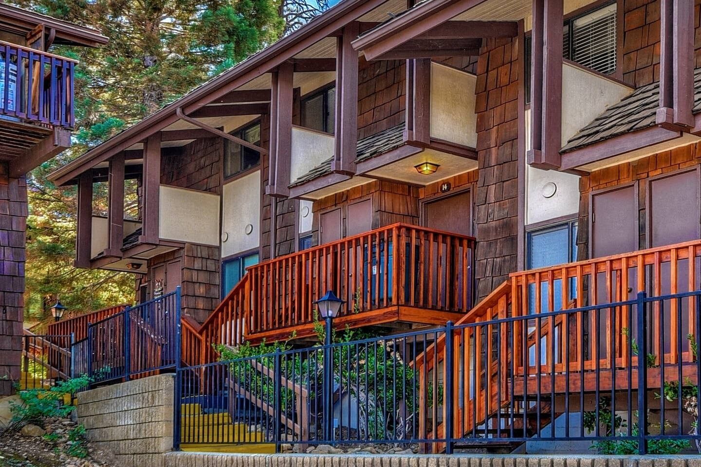 Ski-in,Ski-out Condo-Private Hot Tub-Pool, Saunas, Pool Table and Arcade Game