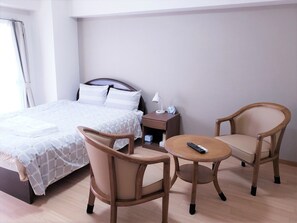 Double Room, Smoking