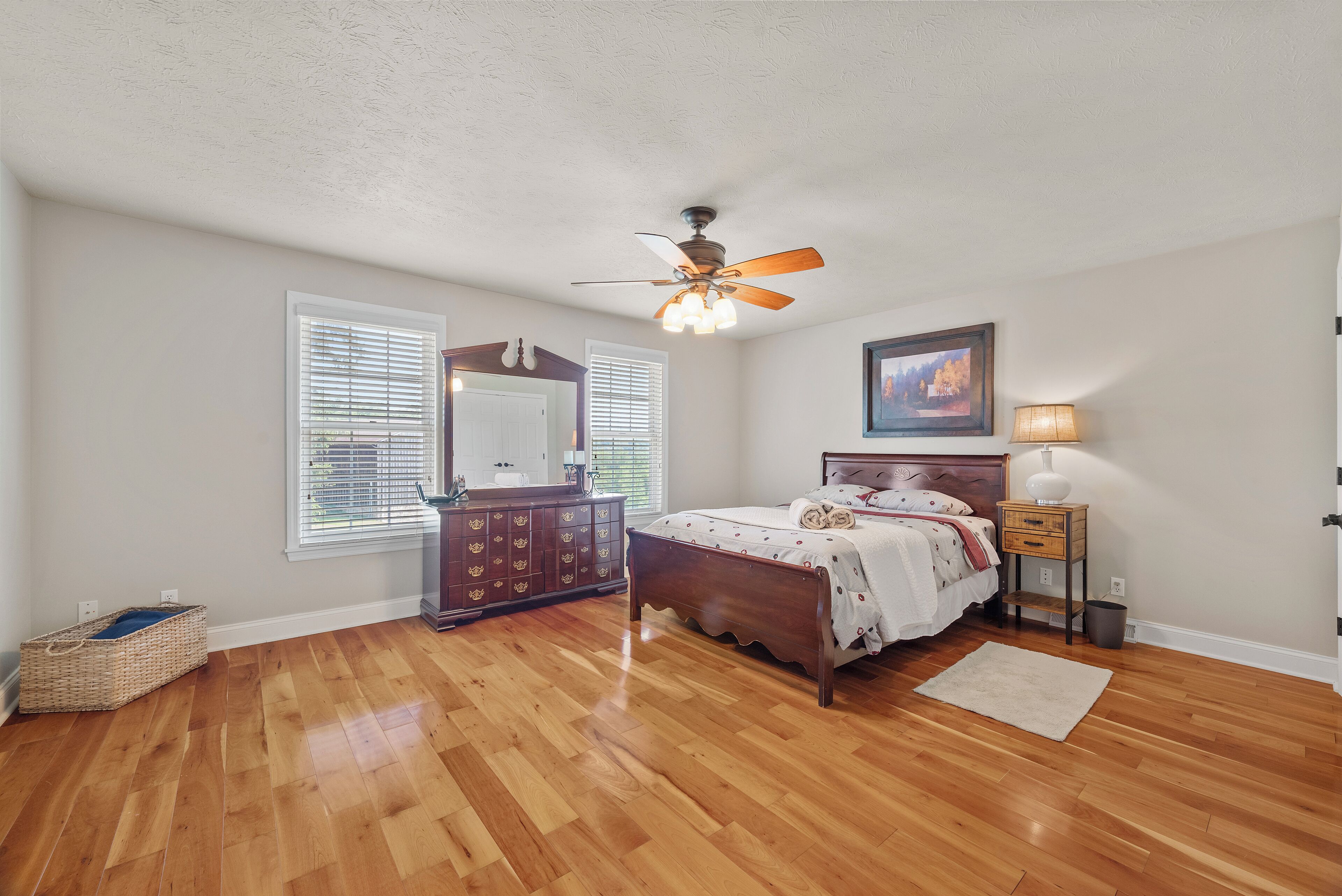 6 Schlafzimmer, Schreibtisch, kostenloses WLAN, Bettwäsche