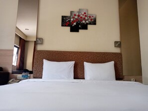 Executive Double Room | Desk, laptop workspace, soundproofing, free WiFi - Ams Penthouse (Jakarta)