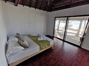 1 bedroom, desk, bed sheets