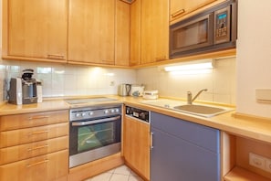 Køleskab, mikrobølgeovn, ovn, opvaskemaskine