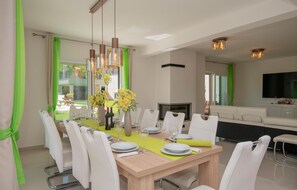 Dining - Cozy home in Ricice with WiFi (Ricice)