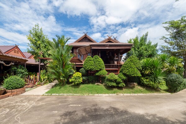 Exterior - OYO 1128 Ban Suan Meesakul Resort (Sattahip)